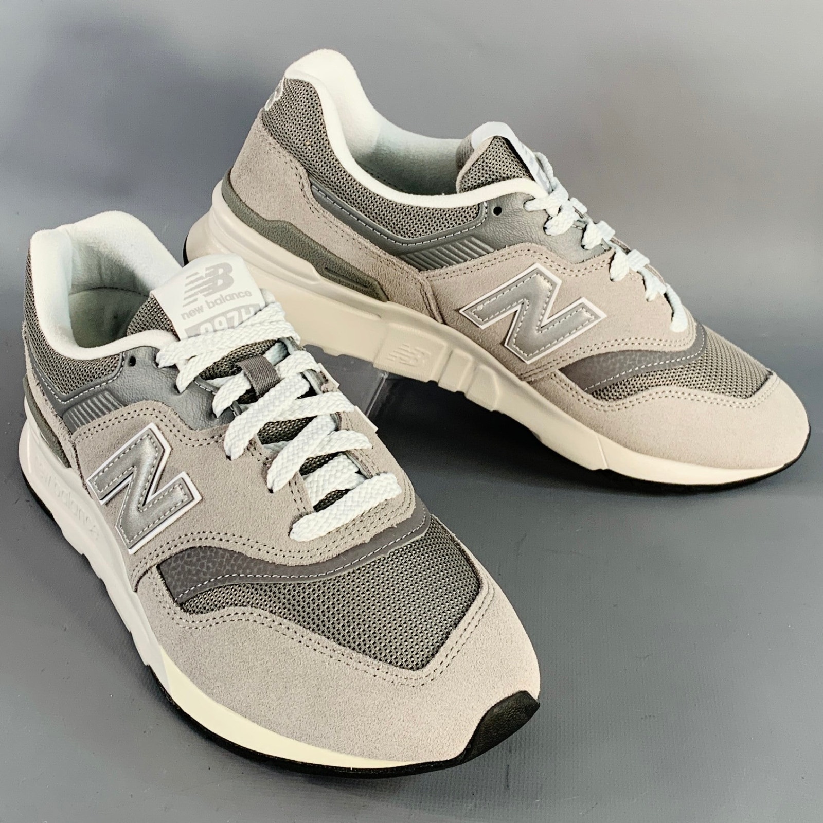 New Balance 2018 Size 7 997h Grey White Color Block Suede Lace-Up Sneakers